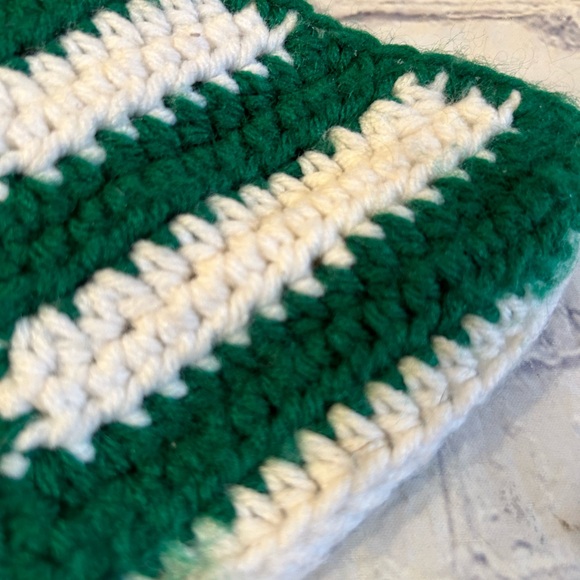SIR KNIGHT HELMET GREEN AND WHITE CROCHET HAT - Picture 4 of 10
